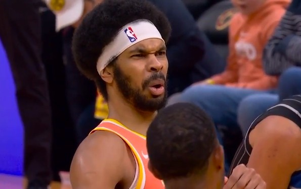 B体育手机客户端-自己都难以置信！贾勒特·阿伦罚篮很短三不沾 自己尴尬得笑了